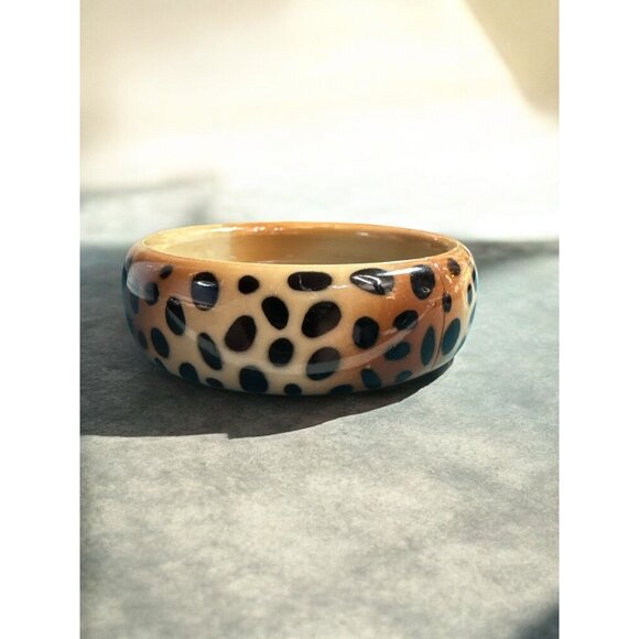 Wide Lucite Bangle, Animal Spots Pattern Bracelet, Safari leopard Retro Fashion, - Picture 4 of 5
